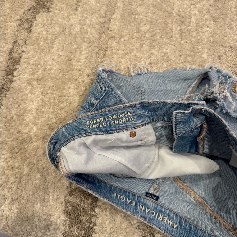 American Eagle Low Rise Shorts - Picture 4 of 5